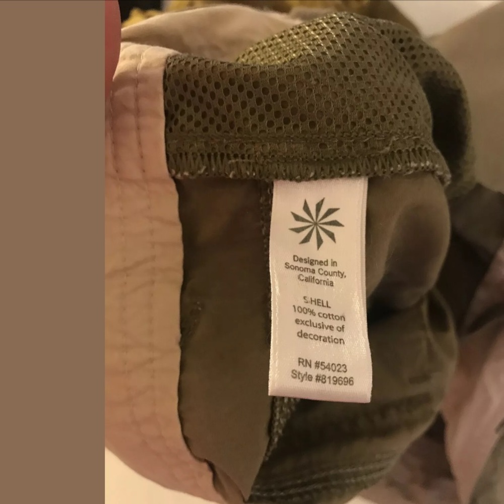 ATHLETA Despia Kicker Cropped Capri Pants Green - Picture 6 of 7